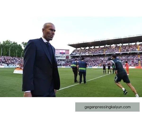 巴尔韦德与齐达内技术特点比较，前景分析展现不同风格。